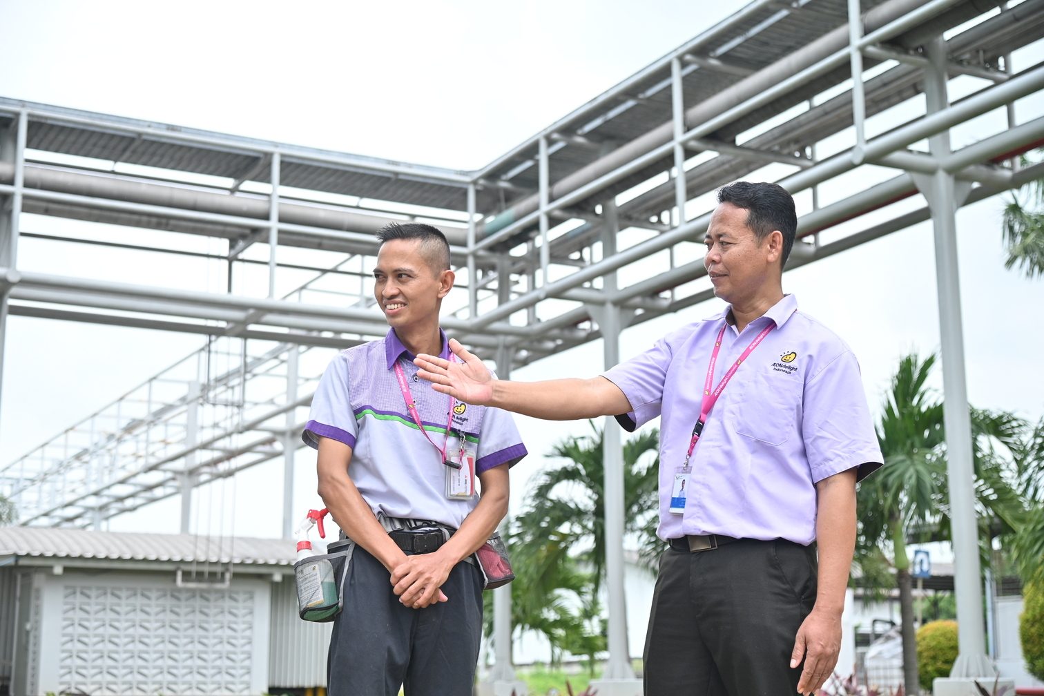 A team leader giving instruction to the staff