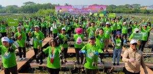 Aktivitas Tree Planting AEON Group Indonesia di Banten