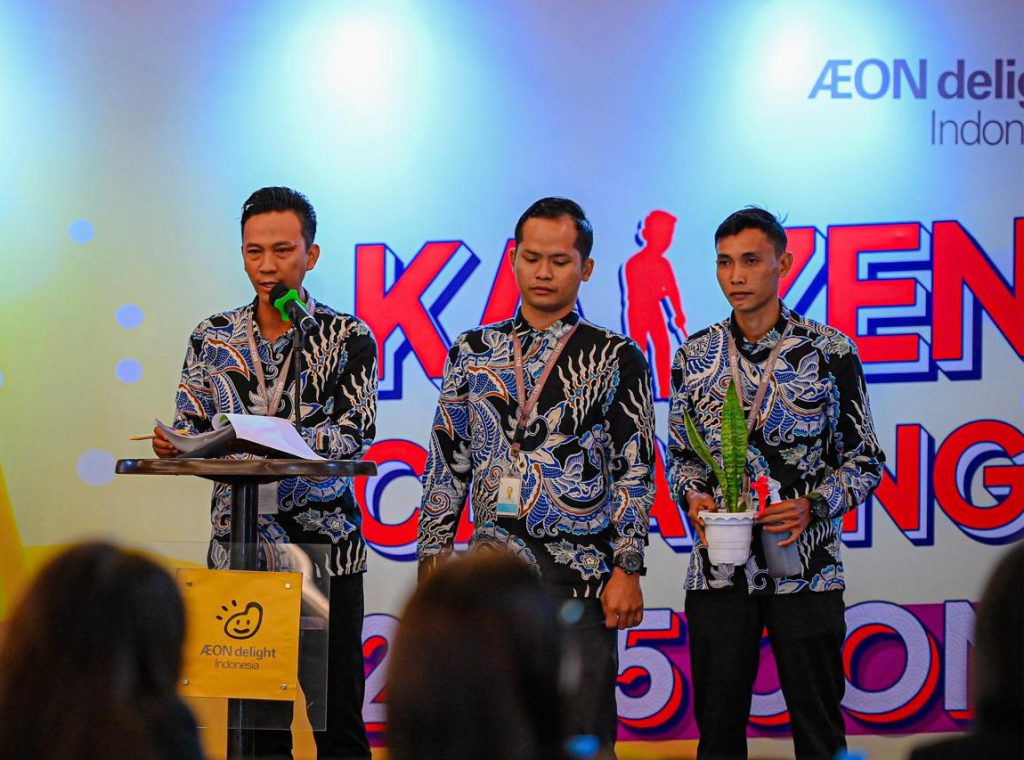 KAIZEN 2025 participants presenting their innovation
